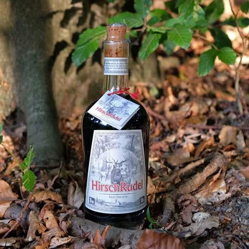 Hirschrudel-Kraeuter-Likoer-Bild