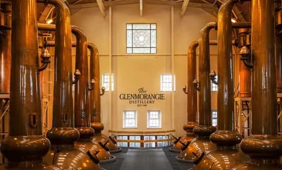 Highland Whisky Herstellung Brennblasen bei Glenmorangie Highland Whisky