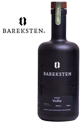 Bei dem Barksten Botanical Vodka handelt es sich um ein Premium-Destillat aus einer 2015 gegründeten Brennerei in Norwegen. Stig Bareksten nutzt hochwertige norwegische Kartoffeln für diesen ausdrucksstarken und facettenreichen Vodka. Die schwarze 700 ml