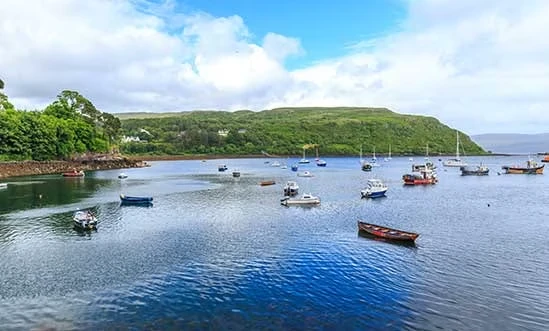 Island Whisky Schottische Landschaft, in der Islands Whisky hergestellt wird