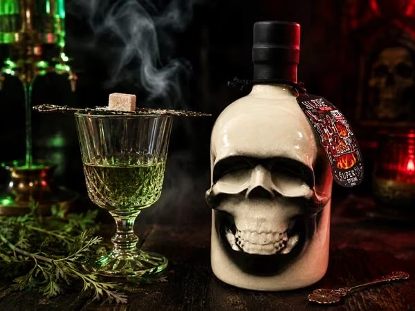 Suicide Absinth Super Strong mit Absinthglas und Kräutern